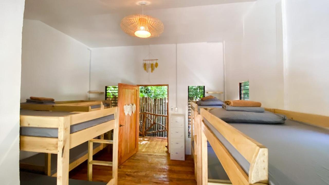 Monkey Business Siquijor Hotell Exteriör bild